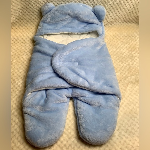 Blue Bear Hooded Swaddle Blanket For Baby 0-3M - Picture 1 of 5